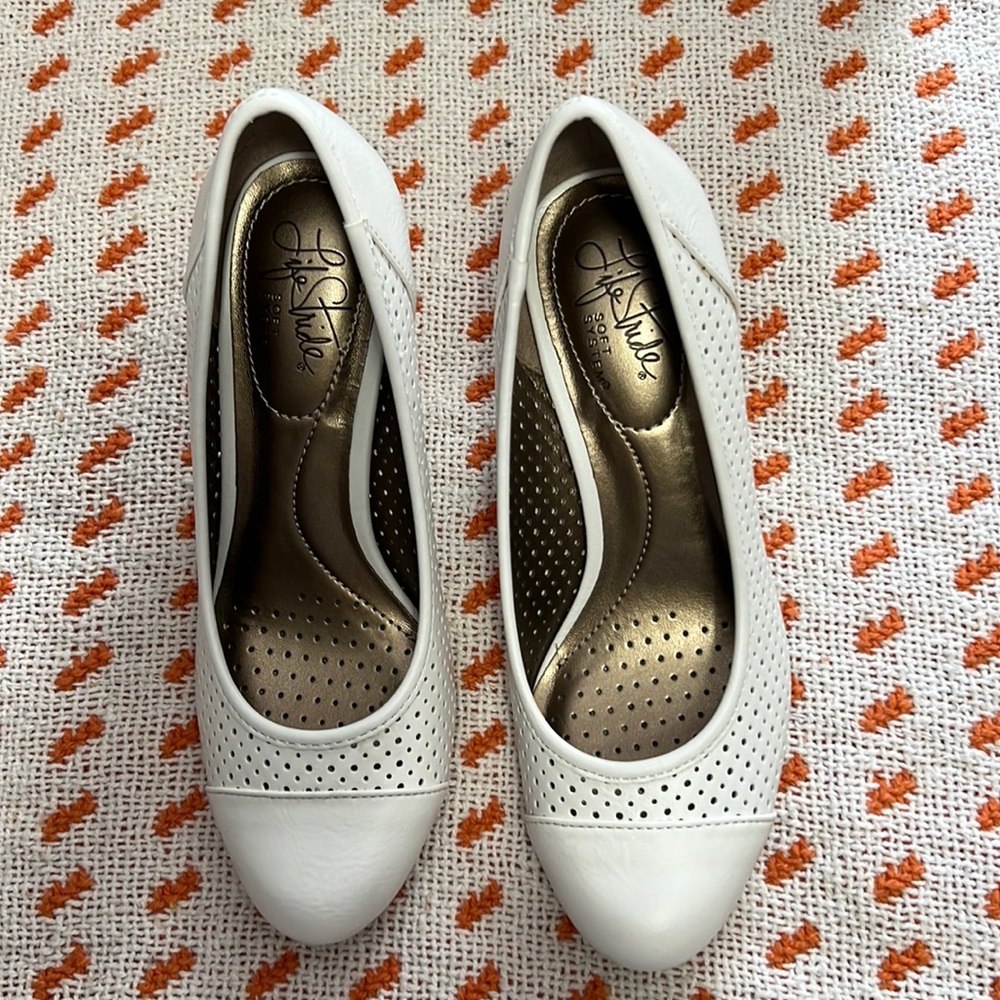 Life Stride white 2inch heels